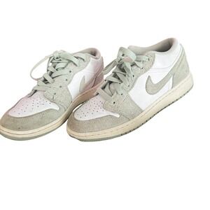 Nike Air Jordan 1 Mid SE‎ Seafoam Sneakers Suede Trim Preloved
Kids Size 4 Youth